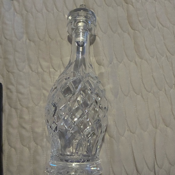 Elegant Clear Glass Decanter